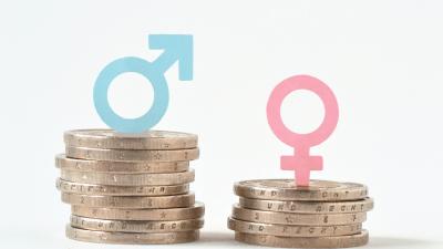 Männer und Frauensymbol liegen auf Euromünzen