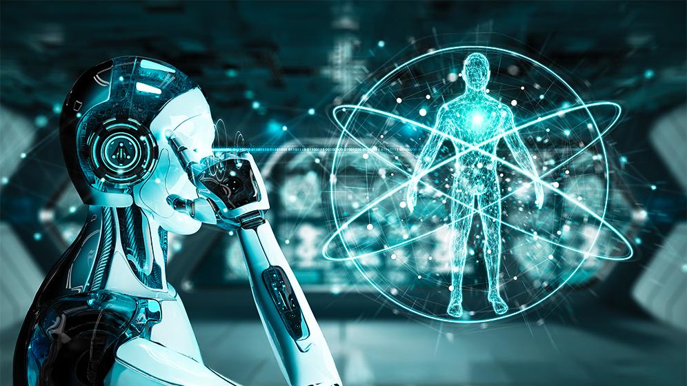 Futuristischer Roboter analysiert holografische Darstellung eines menschlichen Körpers in einer technologischen Umgebung.